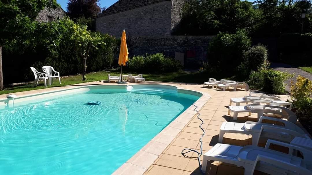 Au Chat Perche Espace Familial Mareil-sur-Mauldre Exterior foto